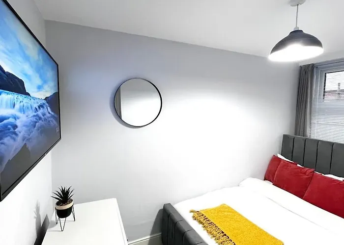 Luxury Spacious 4 Bedroom House - Free Parking - 5 Mins From Centre 맨체스터