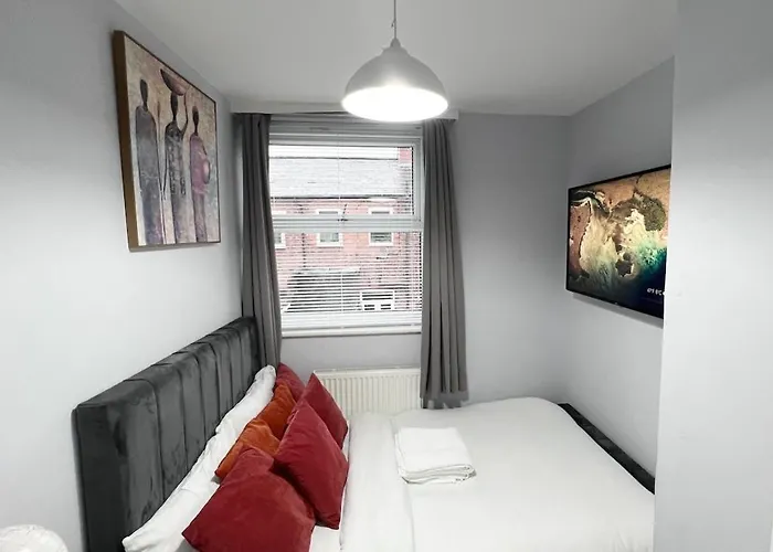 Luxury Spacious 4 Bedroom House - Free Parking - 5 Mins From Centre * 맨체스터