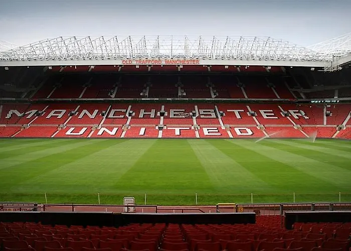 Luxury Spacious 4 Bedroom House - Free Parking - 5 Mins From Centre