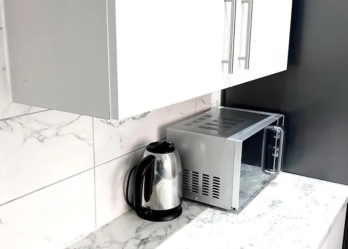 Luxury Spacious 4 Bedroom House - Free Parking - 5 Mins From Centre 맨체스터