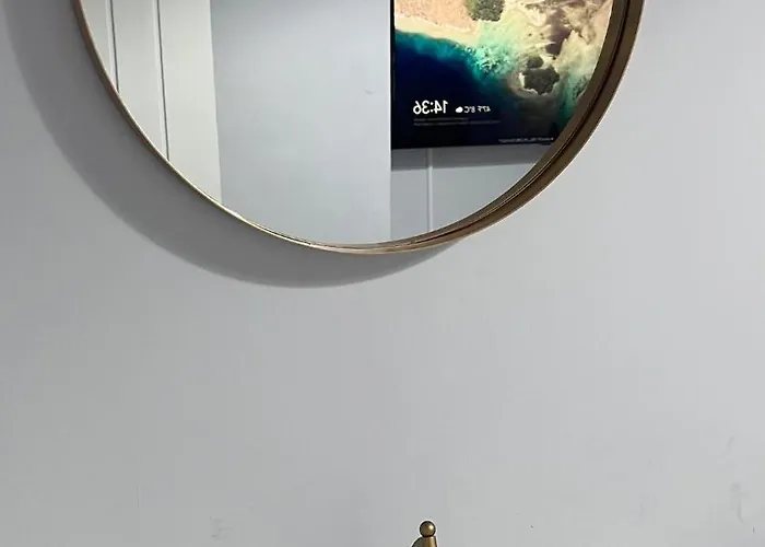 아파트 Luxury Spacious 4 Bedroom House - Free Parking - 5 Mins From Centre