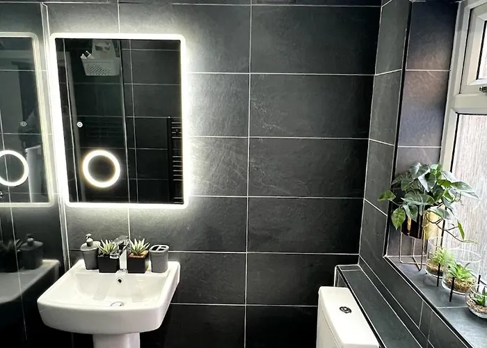 Luxury Spacious 4 Bedroom House - Free Parking - 5 Mins From Centre * 맨체스터