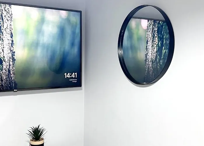 Luxury Spacious 4 Bedroom House - Free Parking - 5 Mins From Centre *