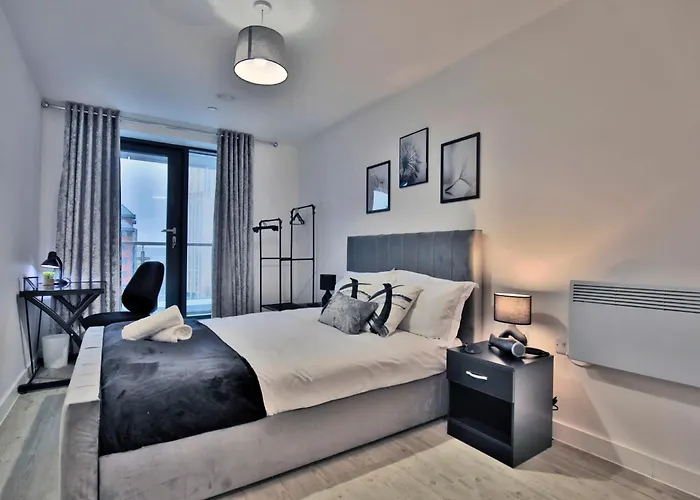 - 2-bed - Sleeps 4 - Wifi شقة