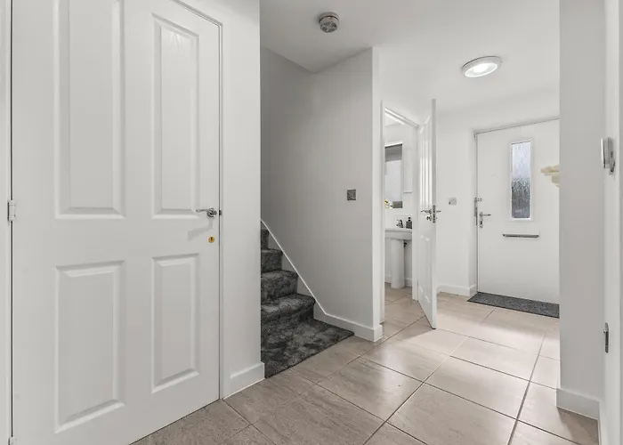 Large Family House With Free Parking - 3 Bedrooms 6 Beds * Manchester