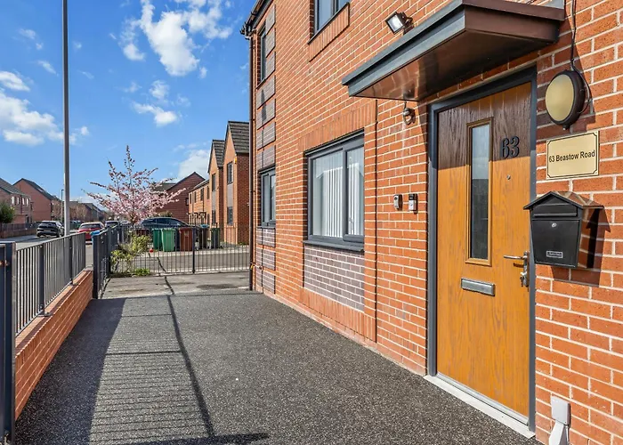 Large Family House With Free Parking - 3 Bedrooms 6 Beds * Manchester