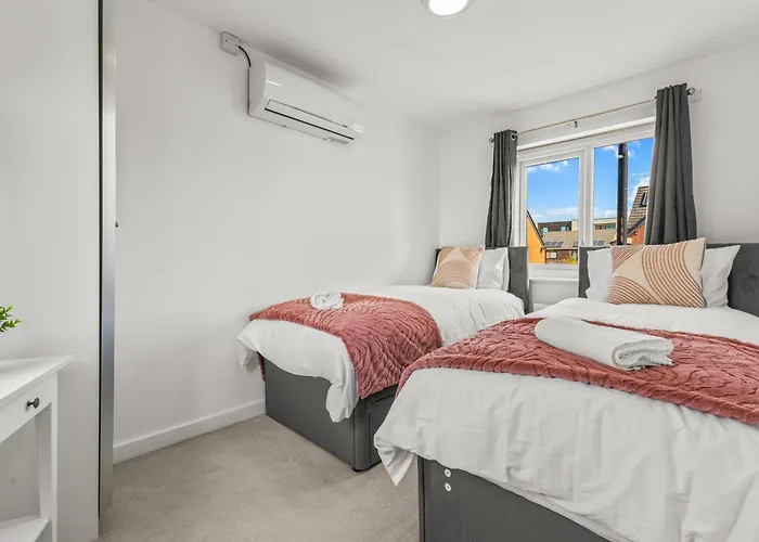 Large Family House With Free Parking - 3 Bedrooms 6 Beds Prázdninový dům