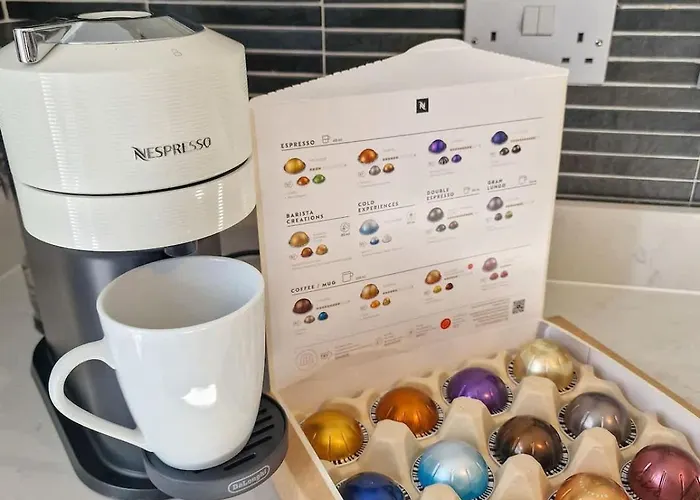 Superhost 3-bed House With Garden Free Parking