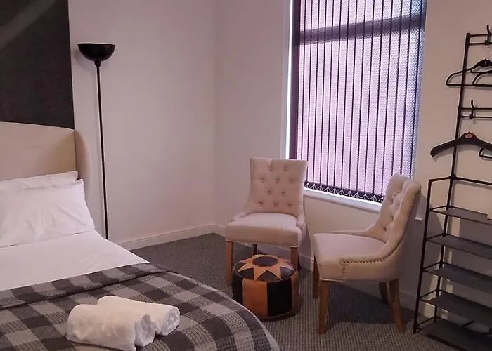 3br Near Alexandra Park And Free Parking Manchester