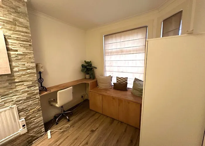 Littleton Co-living - Private Self-cater * Манчестер