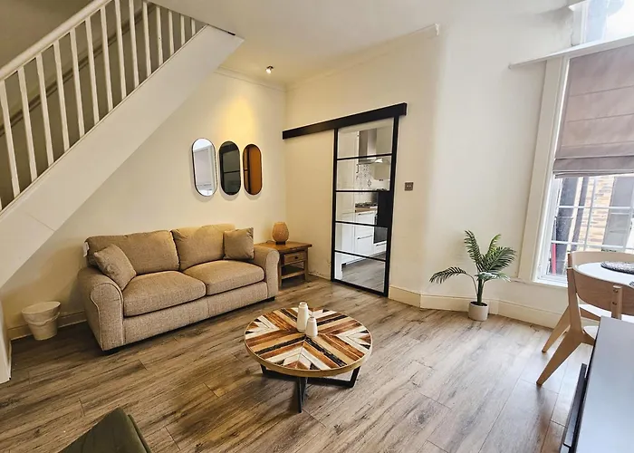 Littleton Co-living - Private Self-cater Манчестер