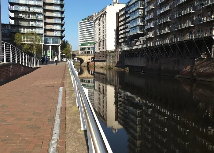 Spacious Homely Near Ao Arena And Shopping Centre With 500mbps Internet & Netflix Manchester