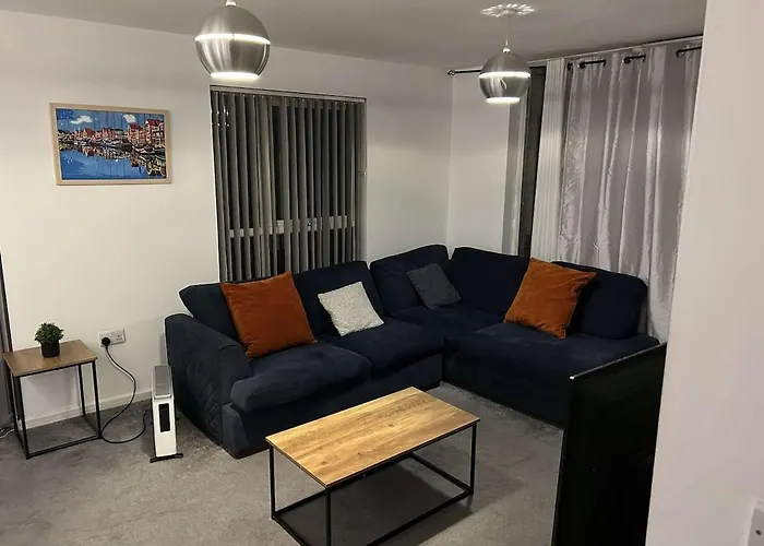 아파트 Cozy 2 Bed With Balcony Etihad Views, Steps From Coop Live