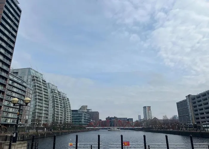 Modern High-rise Flat In Media City! 2 Beds, 2 Baths Appartamento