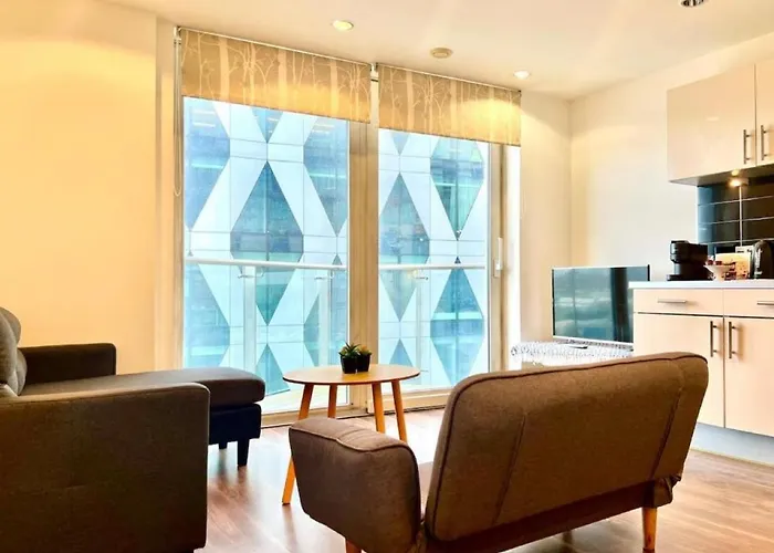 Modern High-rise Flat In Media City! 2 Beds, 2 Baths * Manchester