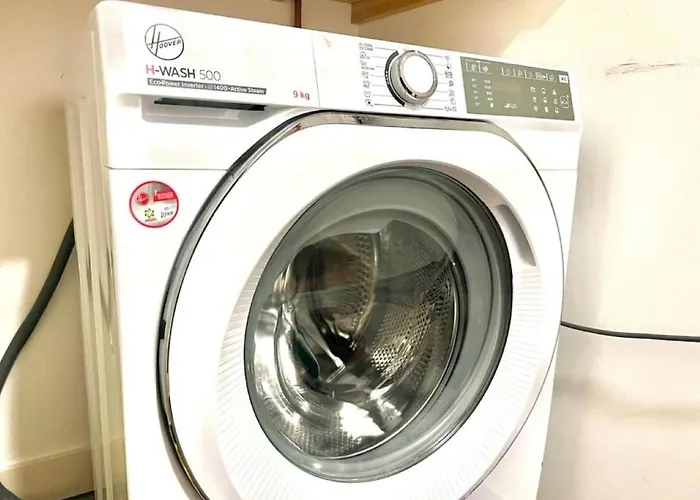 Modern High-rise Flat In Media City! 2 Beds, 2 Baths