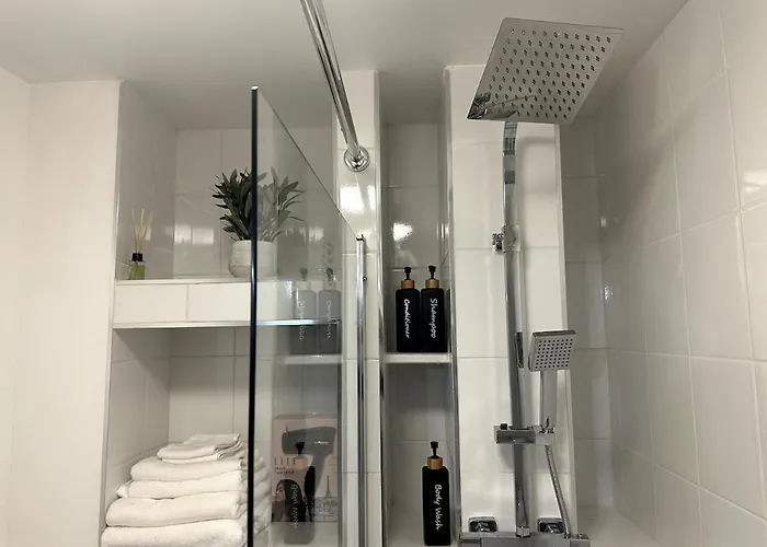 דירה Inside City, Modern & Luxurious 2 Bed Apartment, Entire Unit *