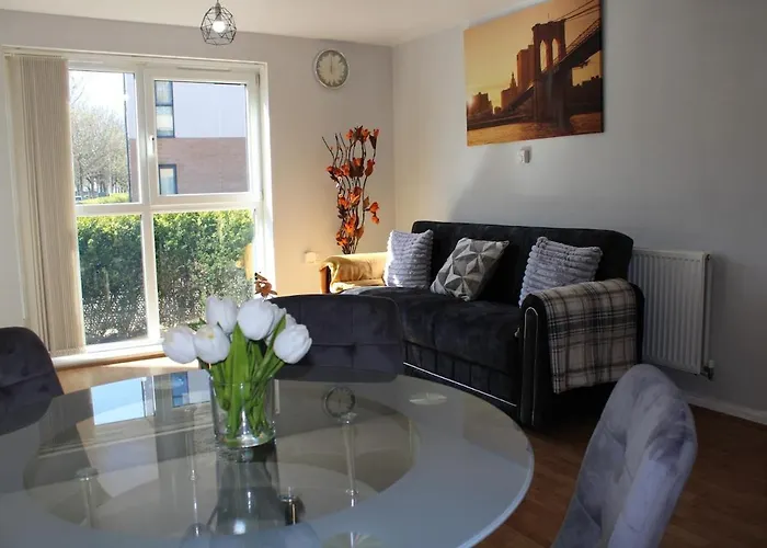 דירה Inside City, Modern & Luxurious 2 Bed Apartment, Entire Unit *