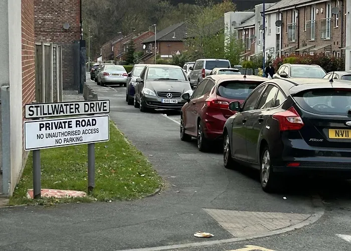 아파트 Cozy 2 Bed With Balcony Etihad Views, Steps From Coop Live *