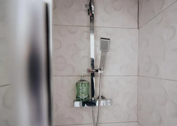 The Jade - Pool Table - Man Utd - Centre - 4bd