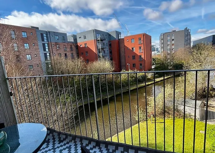 Apartment Serene 2-bed Flat With Canal Views - Coop Live *