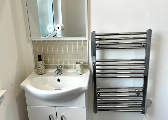 The Failsworth Collection - Stylish With Free Parking Apartament