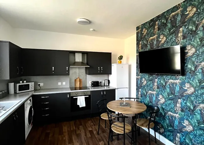 The Failsworth Collection - Stylish With Free Parking *