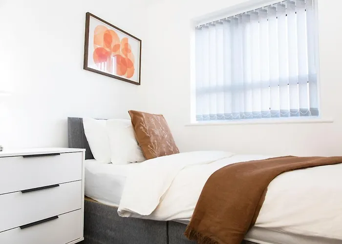 Bright & Luxurious With Garden Apartamento