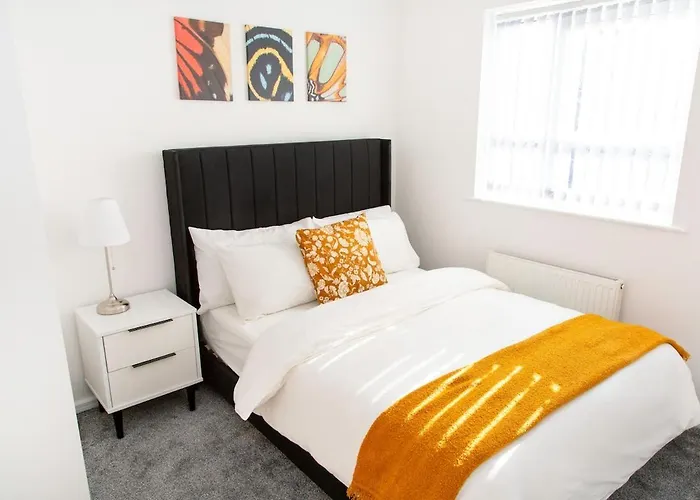 Bright & Luxurious With Garden * Manchester