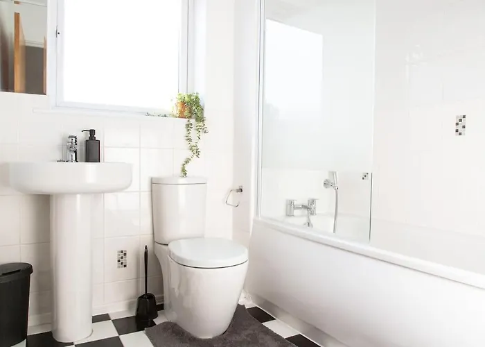 Bright & Luxurious With Garden * Manchester