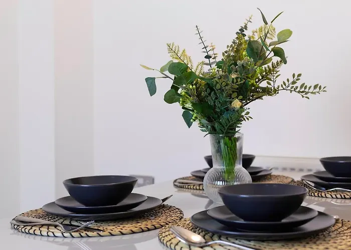 Bright & Luxurious With Garden