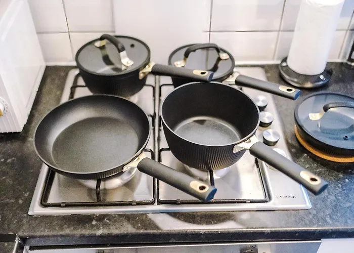 Stunning 3bedroom Home, Game Room, Free Parking, Fully Stocked, Sleeps 8 * Manchester