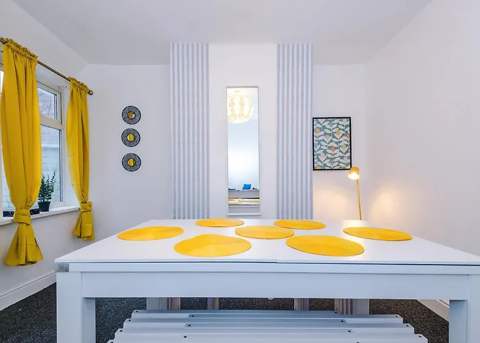 Apartamento Stunning 3bedroom Home, Game Room, Free Parking, Fully Stocked, Sleeps 8 Manchester