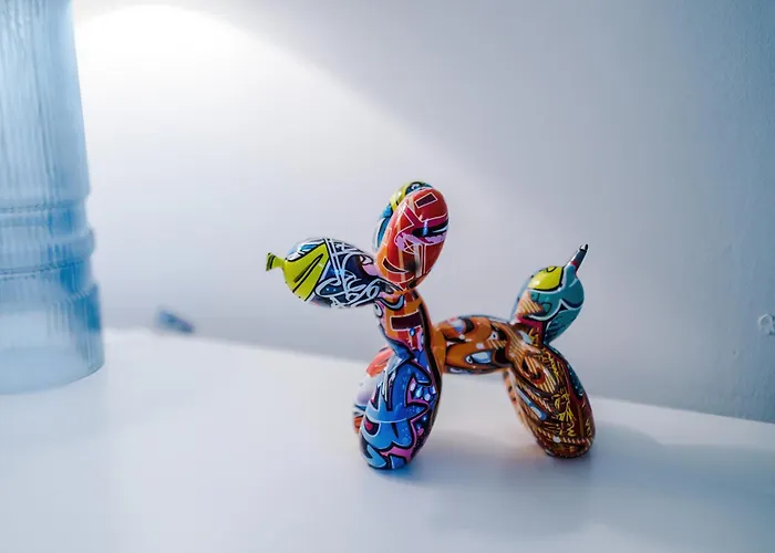 Stunning 3bedroom Home, Game Room, Free Parking, Fully Stocked, Sleeps 8 *