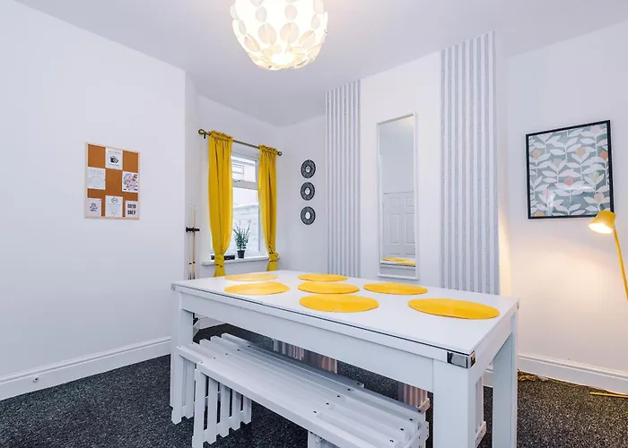 Apartamento Stunning 3bedroom Home, Game Room, Free Parking, Fully Stocked, Sleeps 8 Manchester