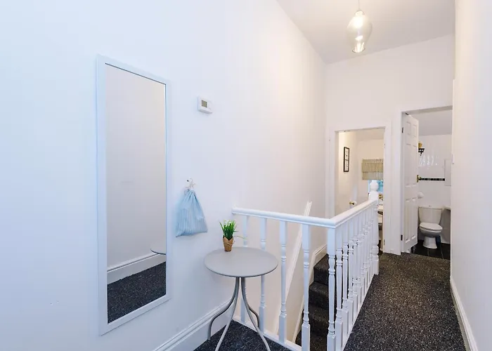 Stunning 3bedroom Home, Game Room, Free Parking, Fully Stocked, Sleeps 8 Apartamento *