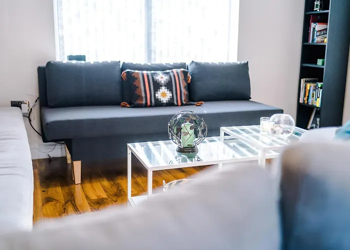 Stunning 3 Bedroom In Stretford, Game Room, Summer House, Smart Tv, Driveway * 맨체스터