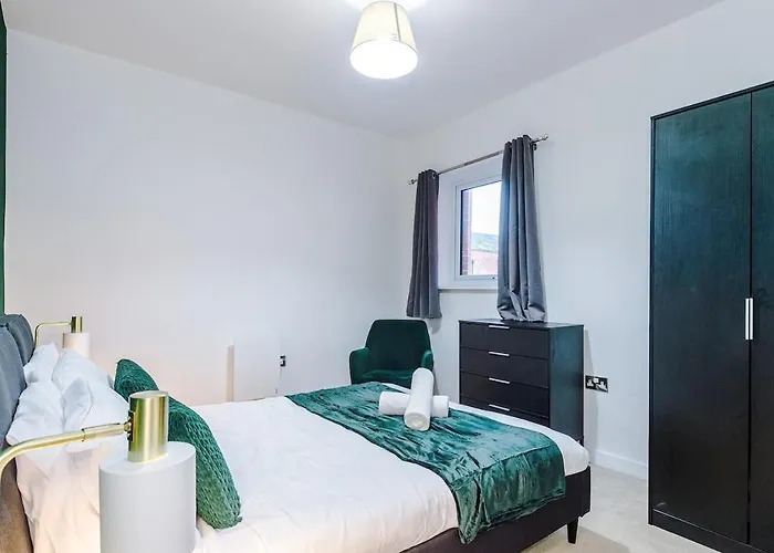 New, Luxe 2br, Manchester, Pool Table, Parking, Balcony, Ps4 *