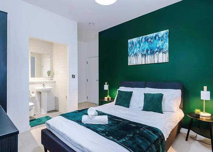 Daire New, Luxe 2br, Manchester, Pool Table, Parking, Balcony, Ps4