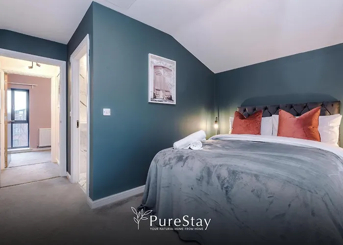 Spacious 5-bedroom Contractor House Sleeps 7 With Parking By Purestay * Manchester