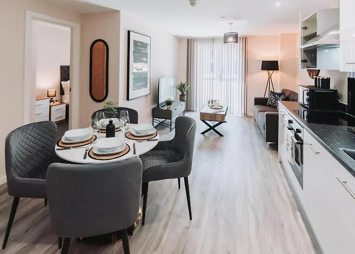 Near Centre Ideal Sport Or Gigs Sleeps 6 People *