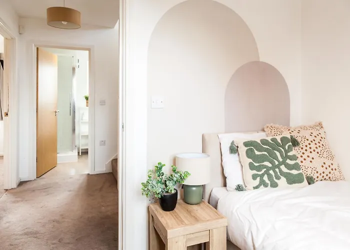 Luxury Sleeps 9 With Hot Tub & Pool *