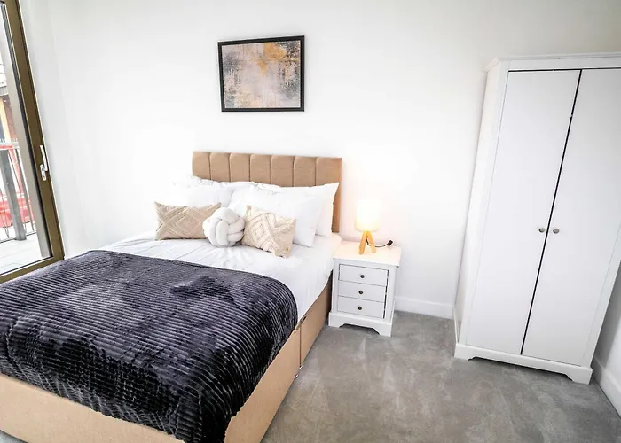 Modern And Sleek 2 Bed Flat In شقة *