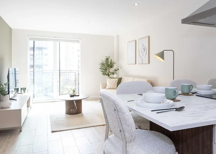 2 Bed Flat By Superhost