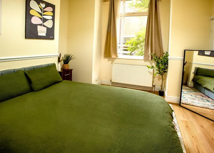 Newly Furnished Cosy 3 Bed 20mins From Center * مانشستر