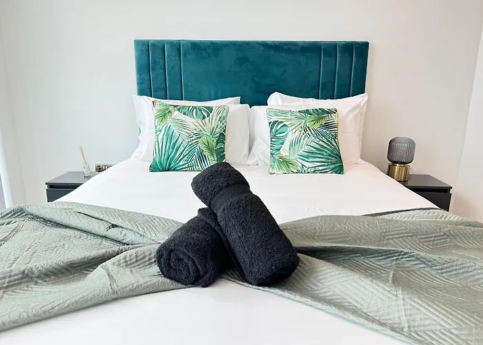 3 Bedroom Penthouse In The Centre Deansgate New Build High Floor *