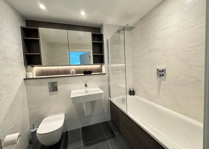 3 Bedroom Penthouse In The Centre Deansgate New Build High Floor Daire Manchester