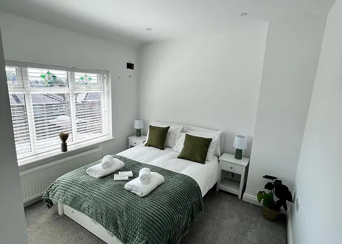 Сasa de vacaciones Spacious, Cosy & Stylish 3 Bed In Salford, Near Trafford Park - Free Parking *