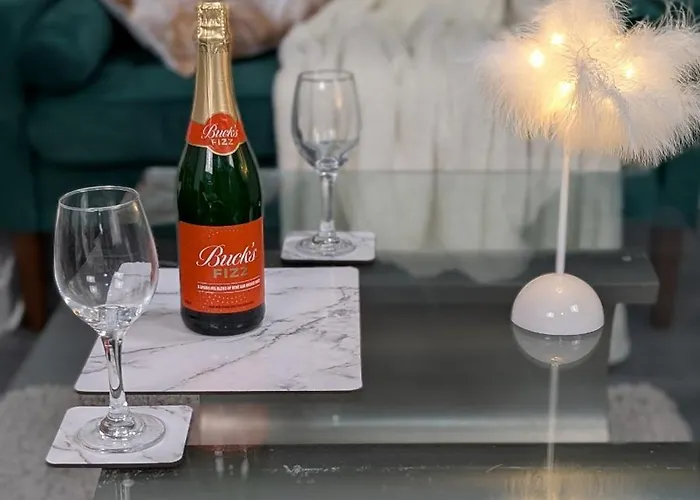 The Ruby Haven, Didsbury - 15mins To Airport - Opp The Christie's Nhs - Sleeps 5 * 맨체스터