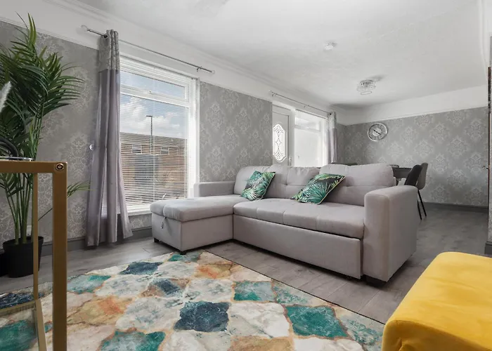 Nyaraló Boutique 3bd Opposite Etihad & Coop - Free Parking - Pool Table